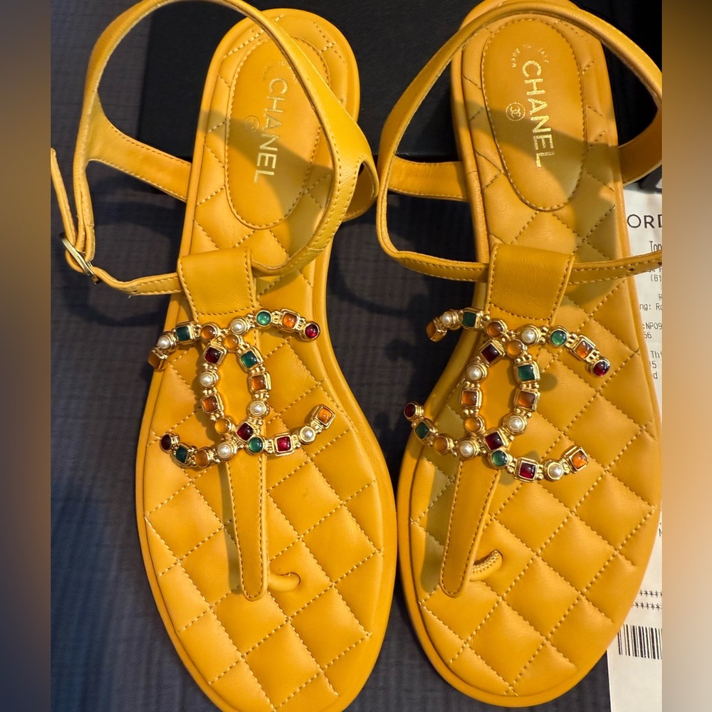CHANEL Mustard Embellished Sandals size (40) 10 US. NEW IN BOX BEVER WORN❤️